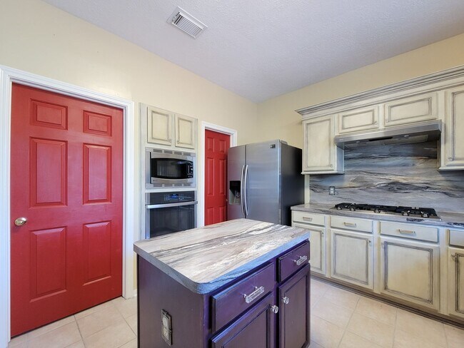 Building Photo - Welcome home to this beautiful 2 story on a cul de sac lot! Fresh paint and Stainless steel appli...