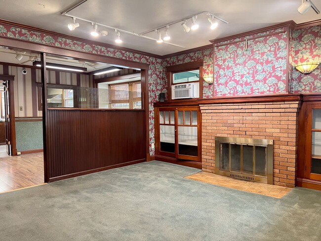 Building Photo - 735 S Main St