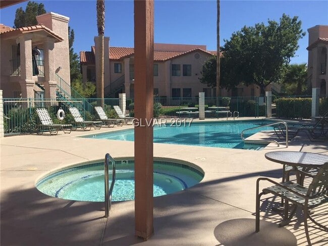 Building Photo - A Cozy 2 bedroom 2 bathroom with patio dow...