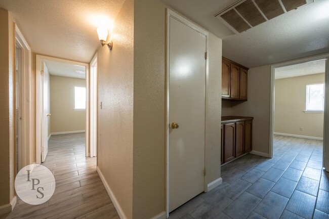 Building Photo - Fresno North West Fig Garden Loop Home, 3B...