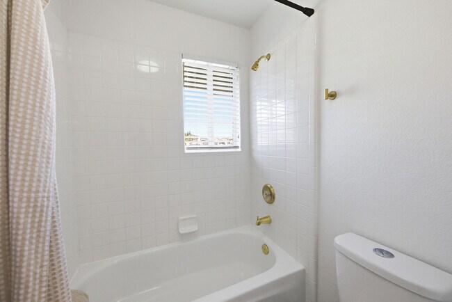 Building Photo - 15 Aaron Dr