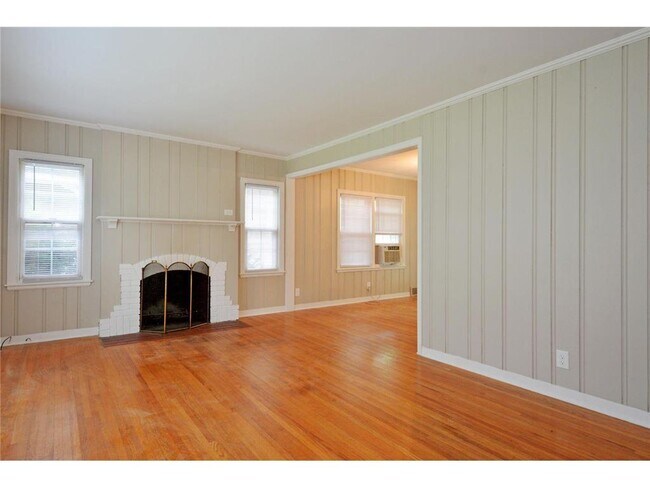Building Photo - 155 Benton Ave