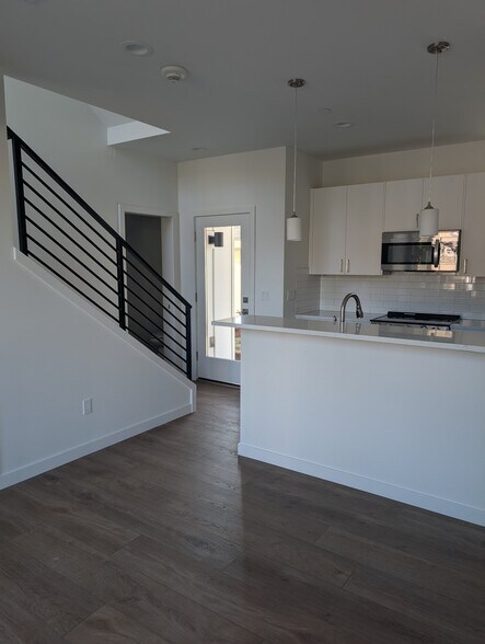 Building Photo - 35 2nd Ave SE