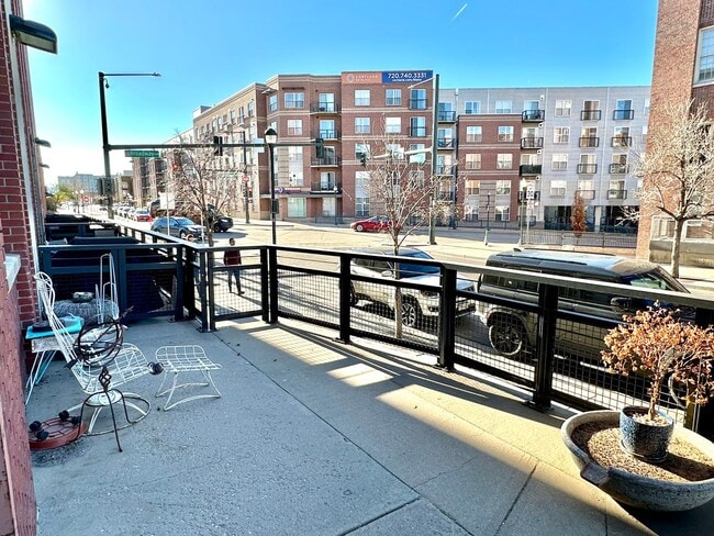 Building Photo - Charming Loft with Private Entrance & Pati...