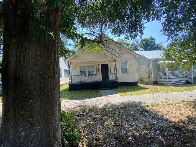 Building Photo - Welcome to this newly remodeled 4-bedroom, 2-bathroom house in the desirable location of Wilmingt...