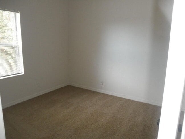 Building Photo - 912 Talia Cir