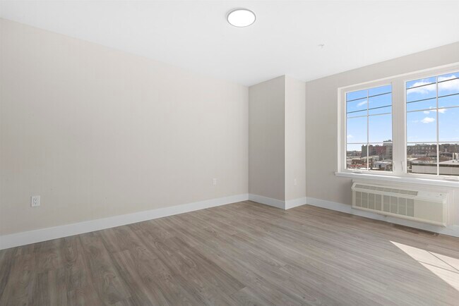 Building Photo - 212 70th St