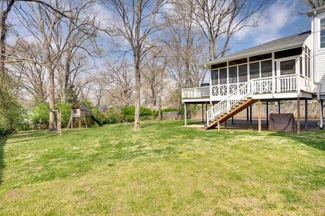 Building Photo - Beautiful 4BD/3.5BA home in the heart of Green Hills.