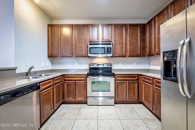 Building Photo - 4920 Key Lime Dr