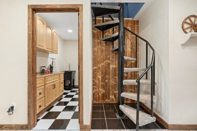 Building Photo - 9 E Del Rio Dr