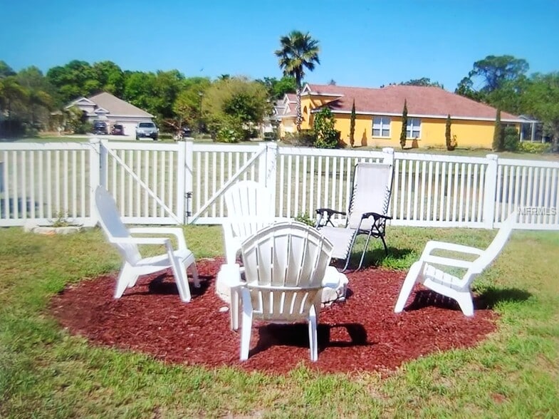 Fence in backyard - 1712 Mellon Way
