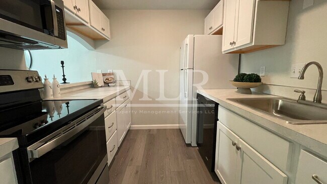 Building Photo - 1700 Lake Park Dr SW