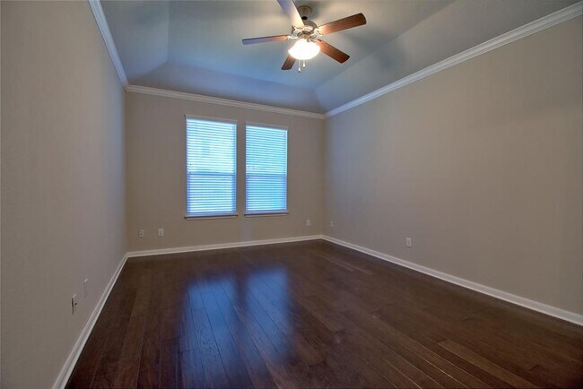 Building Photo - 504 Hummingbird Ln