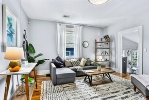 Building Photo - 66 Howell St NE