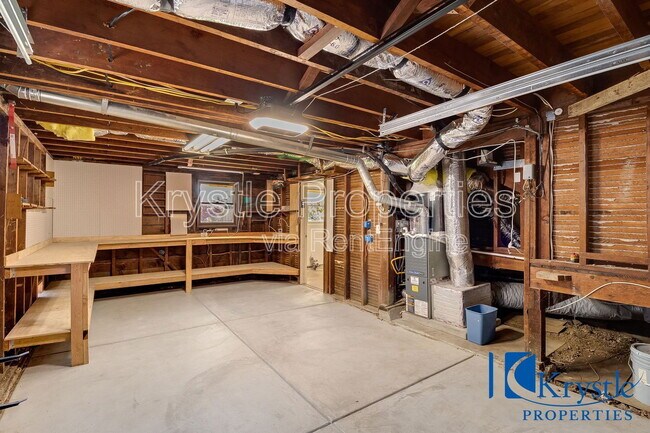 Building Photo - 1616 Fern Pl