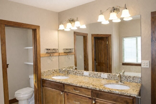 Building Photo - 701 Bushwhack Rd