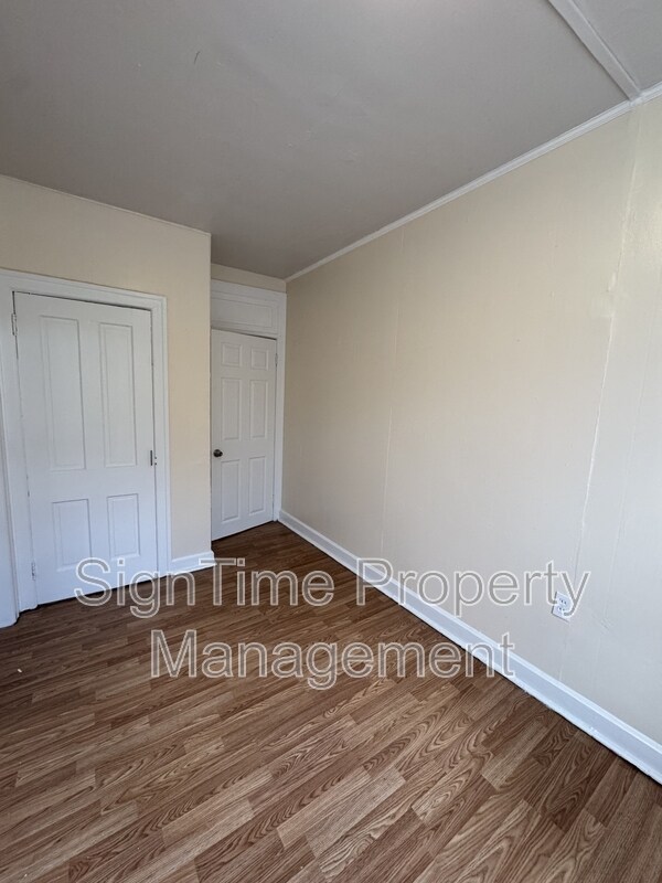 Building Photo - 666 N Prospect St