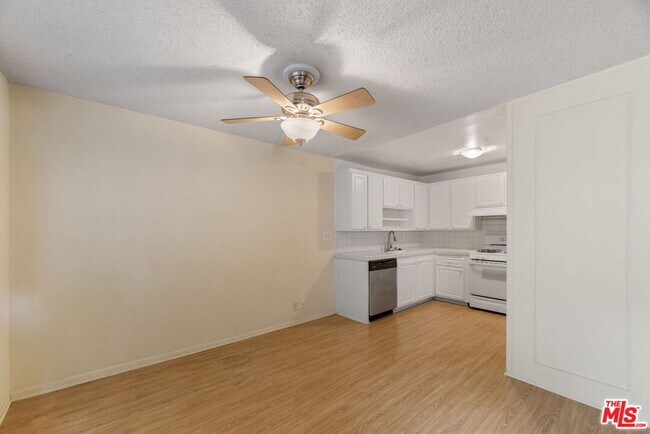 Building Photo - 18555 Collins St