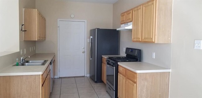 Building Photo - 15515 Waldron Cir