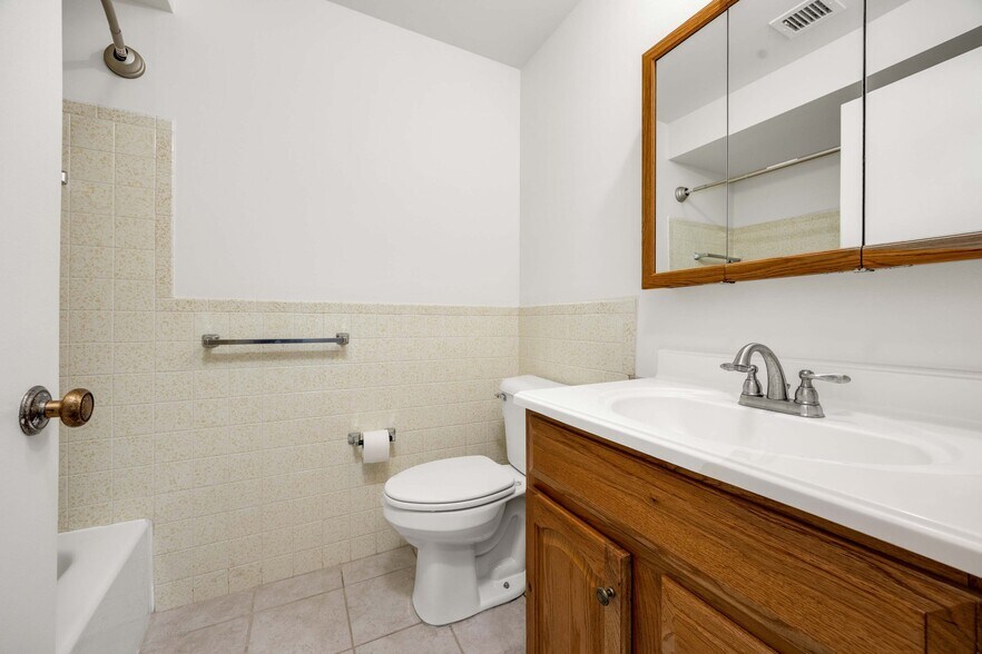 Building Photo - 218 Riviera Dr