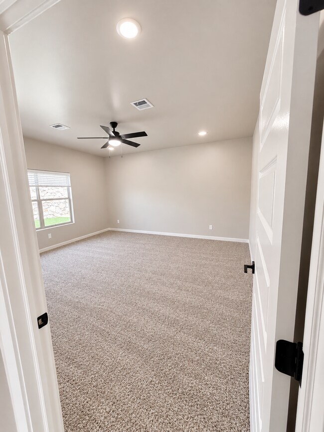 Building Photo - 12633 Middlesbrough Ave