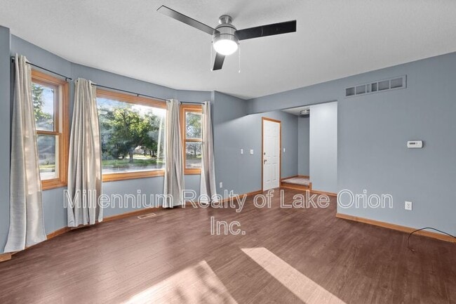 Building Photo - 303 S Saginaw St