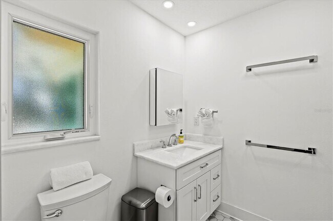 Building Photo - 2587 Ringling Blvd