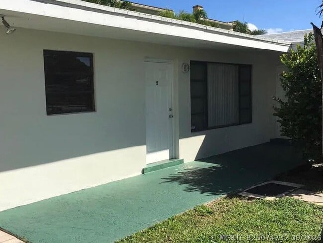 Building Photo - 1836 Coral Ridge Dr