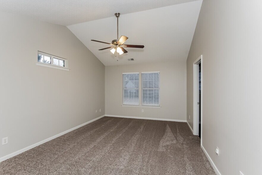 Building Photo - 1002 Great Falls Dr