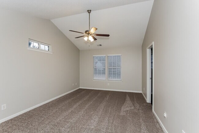 Building Photo - 1002 Great Falls Dr