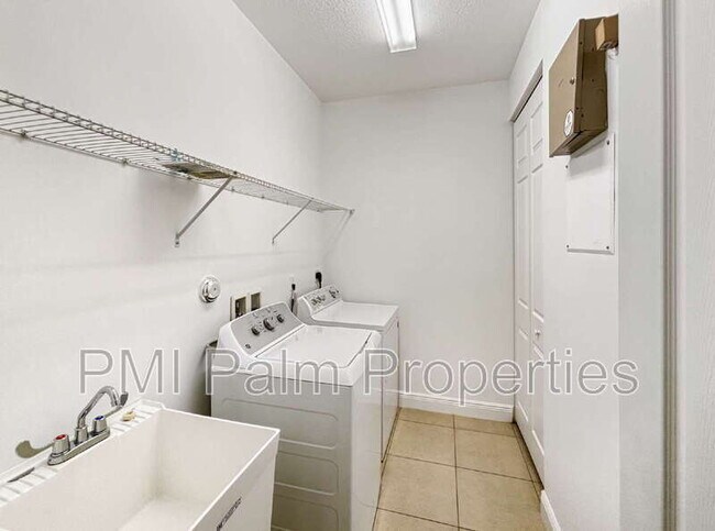 Building Photo - 3001 Strada Court