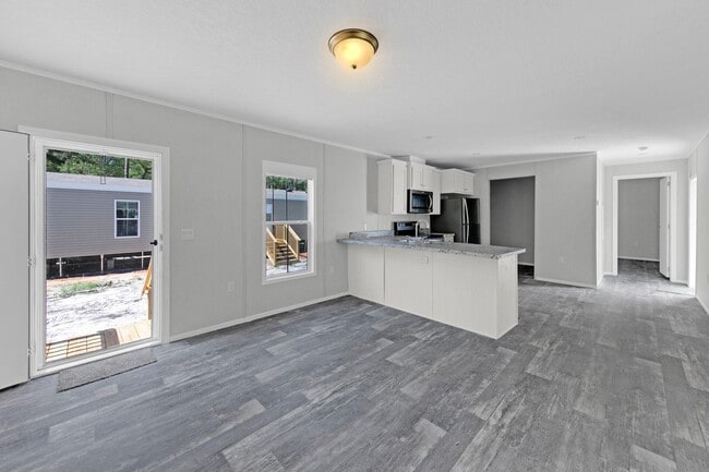 Building Photo - 684 Reeves Dr