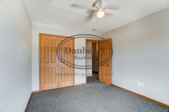 Building Photo - 1117 N Byrne Rd
