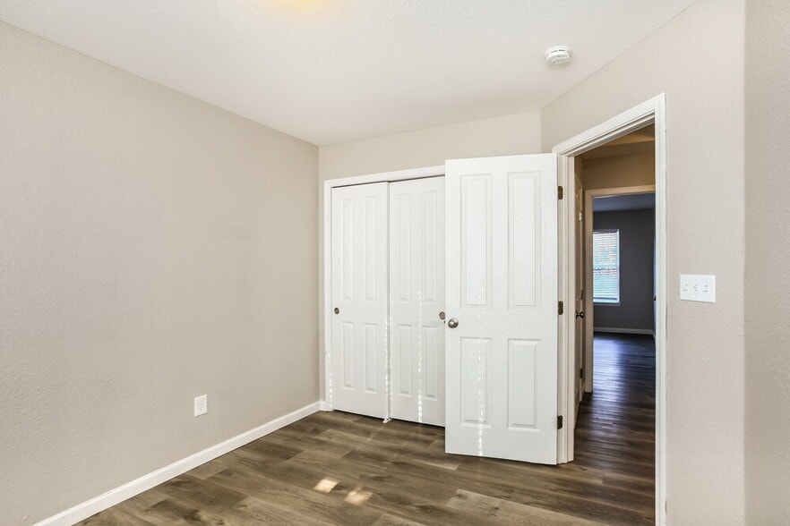 Building Photo - 6566 Crossbridge Dr