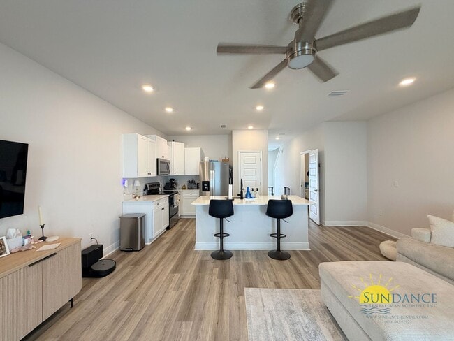 Building Photo - Stunning 3 Bedroom Townhouse in Brittany Oaks!