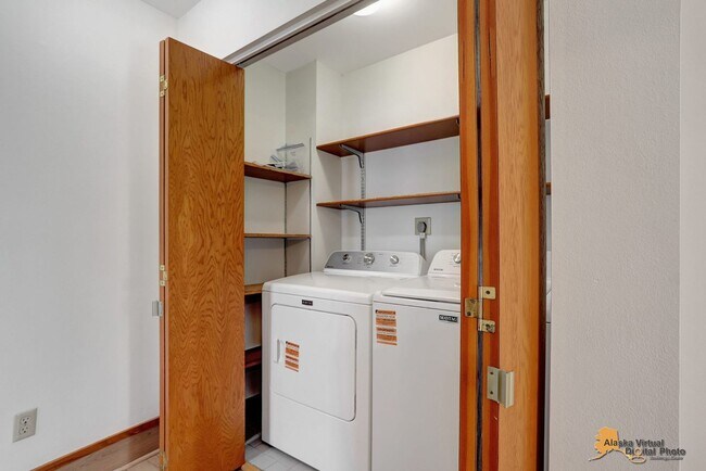 Building Photo - 2606 W 30th Ave