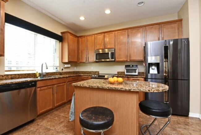 Building Photo - 3/2.5 townhouse in gated Winter Park community