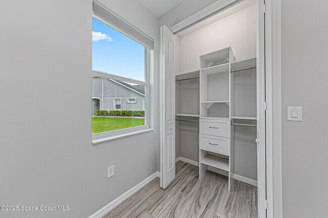 Building Photo - 7544 Loren Cove Dr