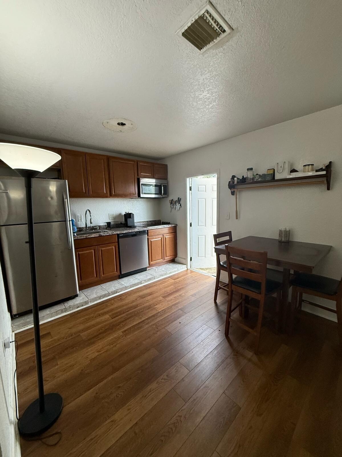 Building Photo - 670 NW Treemont Ave