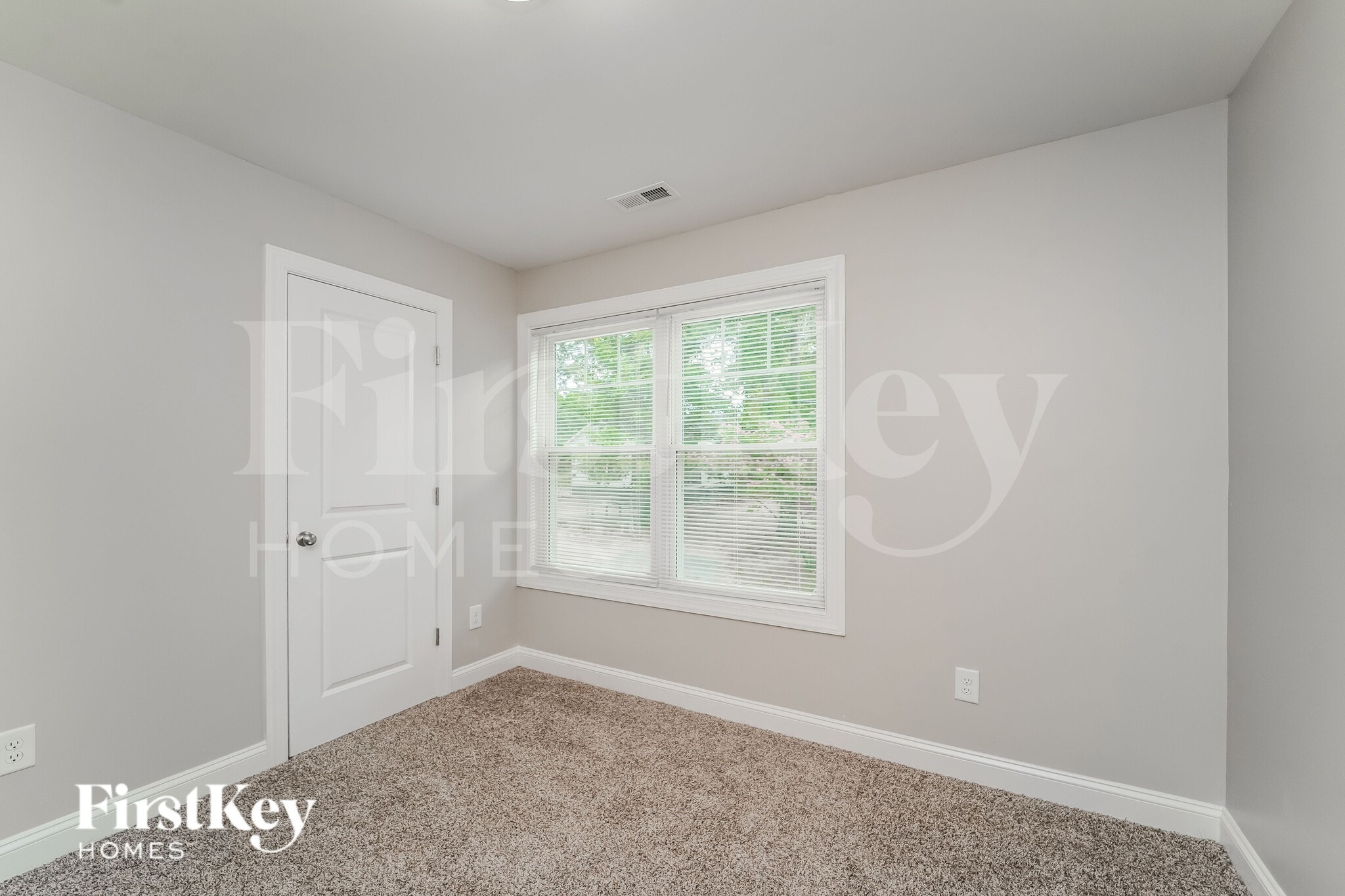 Building Photo - 656 Smith St