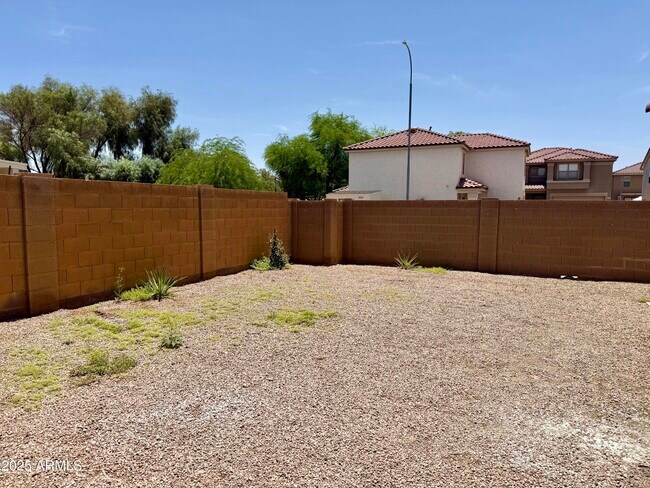 Building Photo - 2358 E Peach Tree Dr