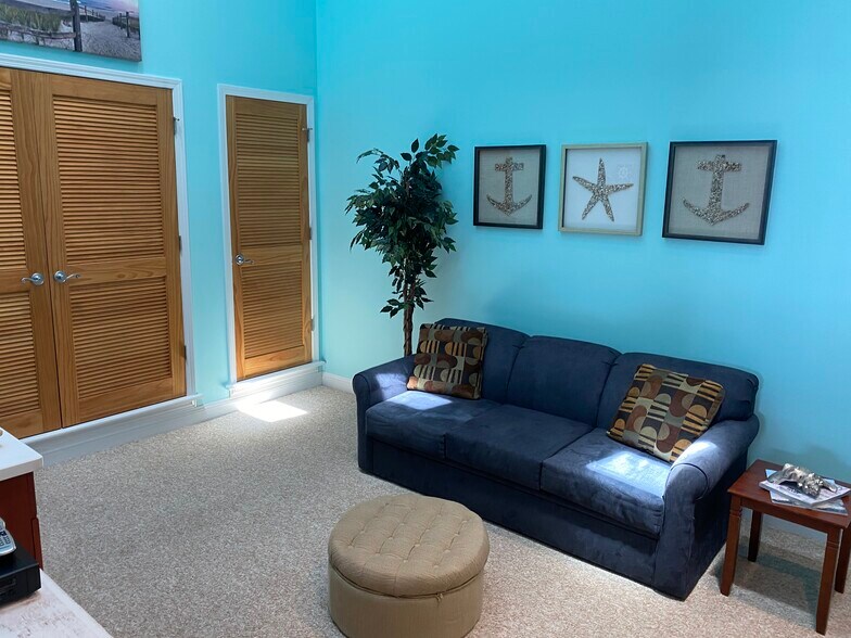 Family Room - 15 Sumner Ave
