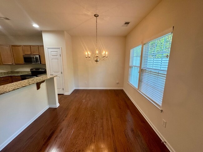 Building Photo - 3BR/2B Townhome in Great Ballantyne Location
