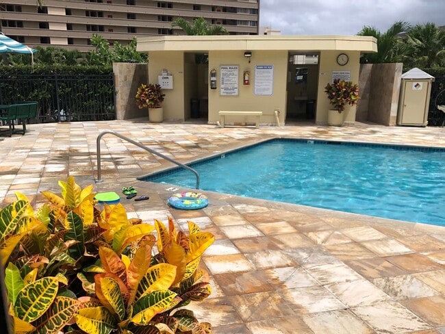 Building Photo - Century West 2 bedroom 2 bathroom 1 covere...