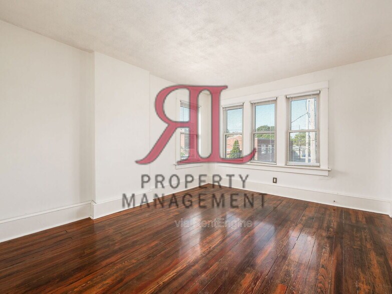 Building Photo - 1014 Bruck St