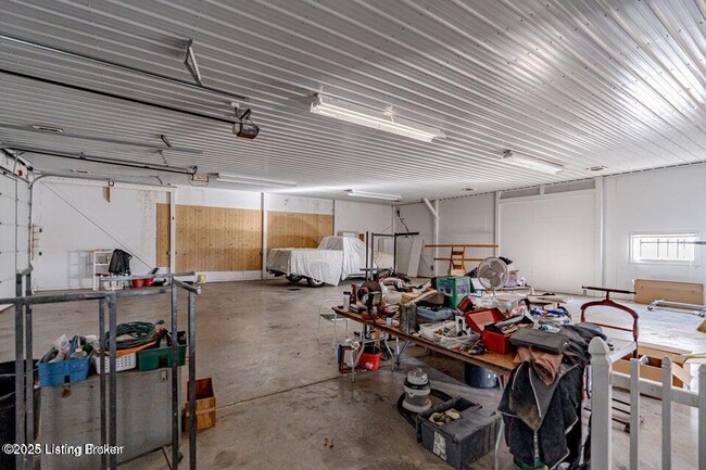 Building Photo - 2890 Shelbyville Rd