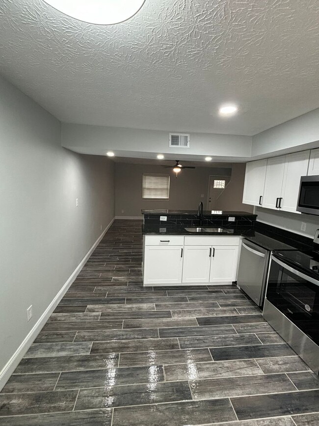 Building Photo - 3221 Summerhill Ln