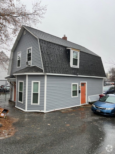 Building Photo - 107 University Ave