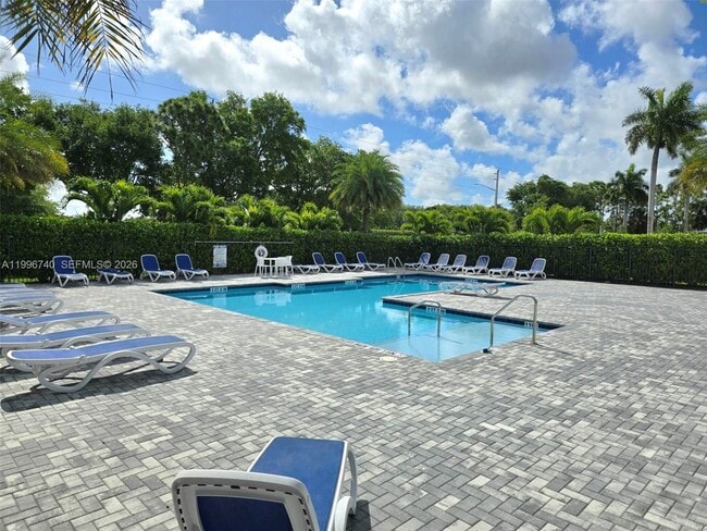 Building Photo - 4591 Hollister Ave