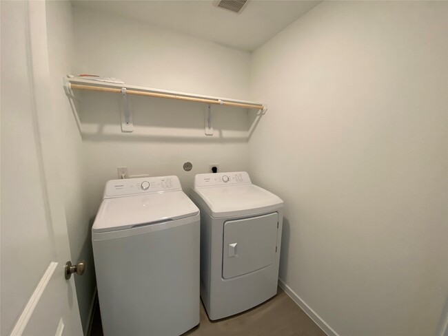 Building Photo - 26735 Willow Ln